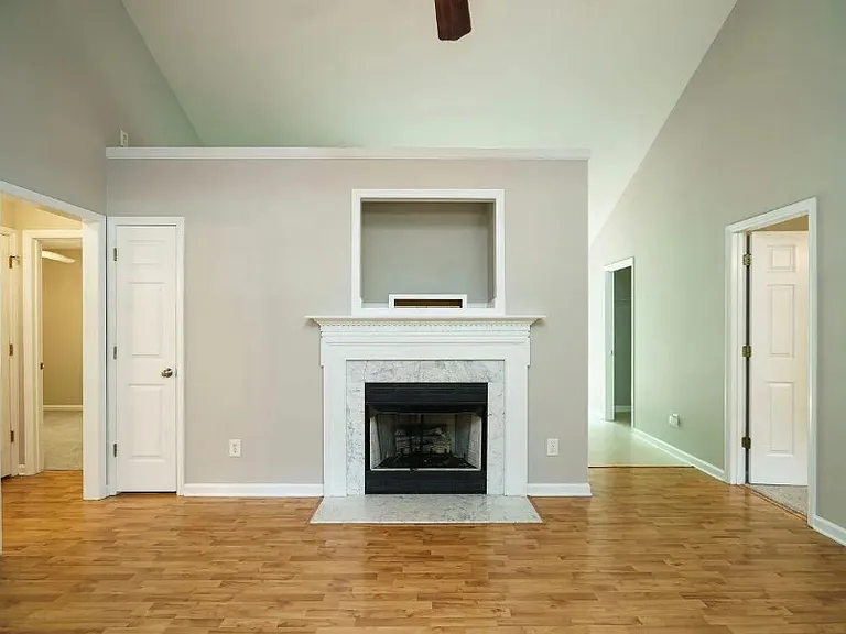 260 Beaver Ridge Dr — Photo 2
