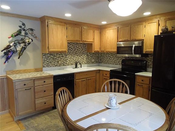 5th image of 43 Farmbrook Dr