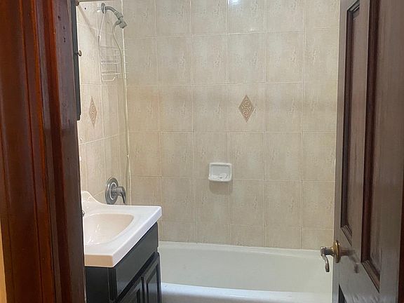 4th image of 350 Soundview Ave APT 1B
