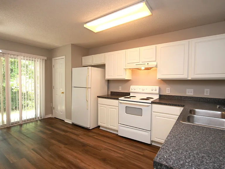 1077 Antigua Cir — Photo 5