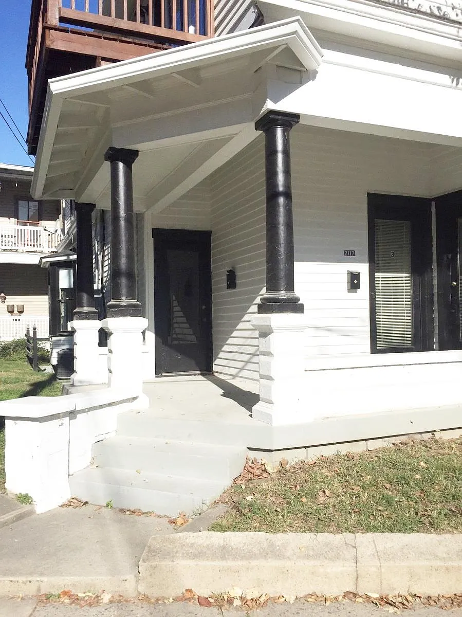 Building Photo - 2117 Grinstead Dr #2