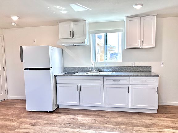 4th image of 11407 Sherman Way #8