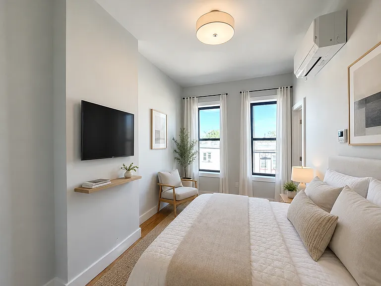 2043 Gates Ave #3L — Photo 3