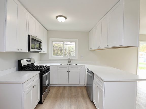 2nd image of 15553 Rose Dr