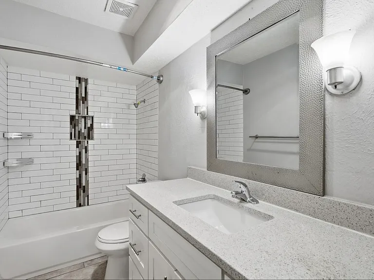 8121 Ferguson Rd #8121 — Photo 11