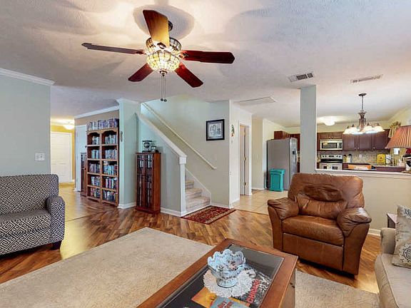 5th image of 716 General Barksdale Dr