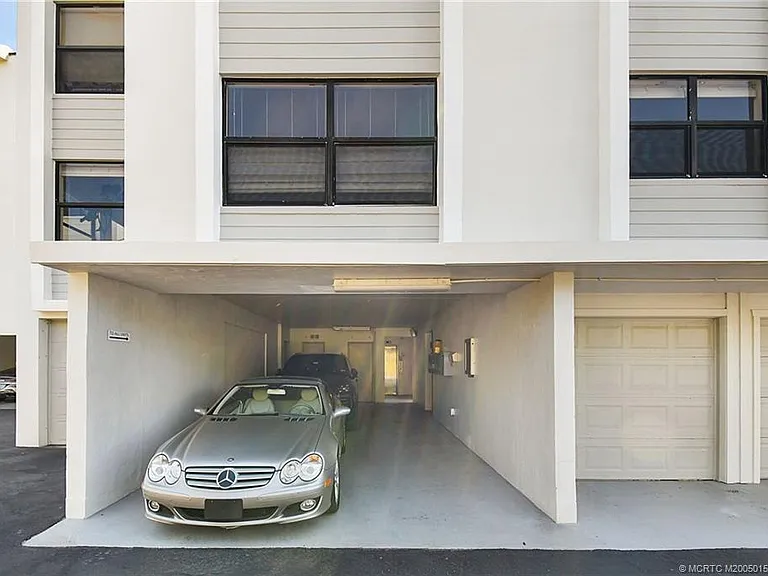 1289 NE Ocean Blvd #11 — Photo 5