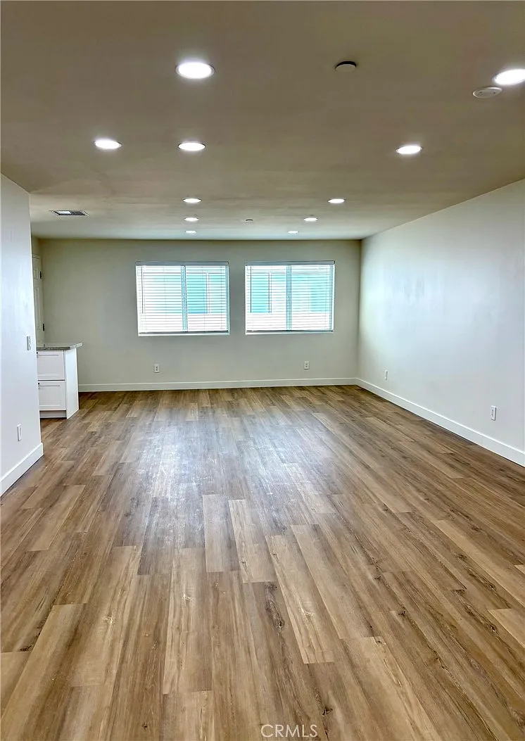2 bed, 1100 sqft, $3,500 — Photo 3