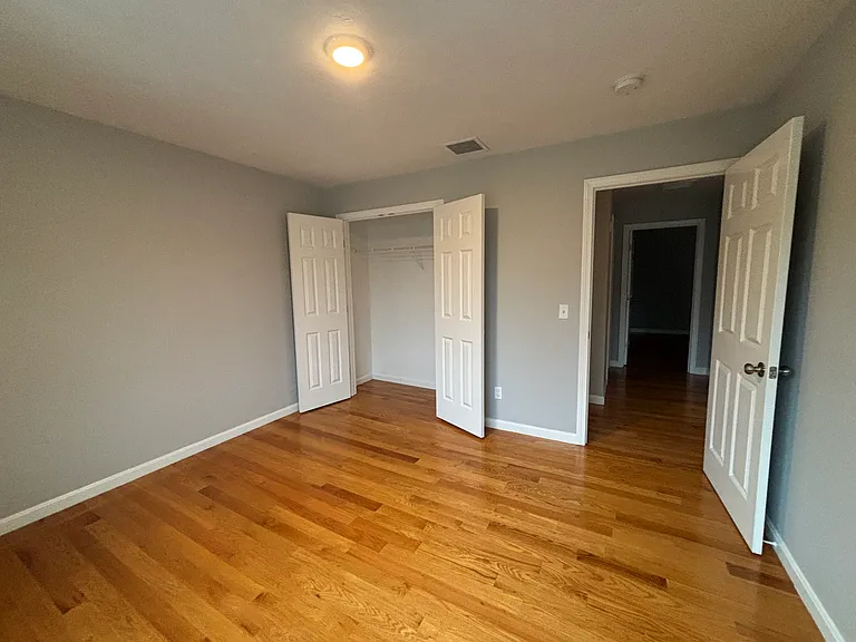 61-63 Apthorp St — Photo 15