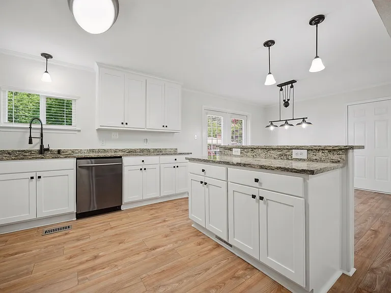 412 Nicewood Dr — Photo 2