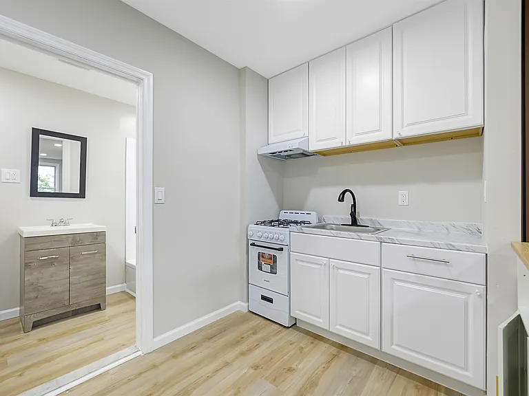 40 Beacon Ave — Photo 13