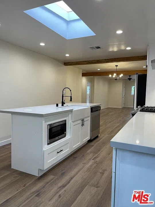 3 bed, 2.0 bath, 1177 sqft, $3,800 — Photo 1