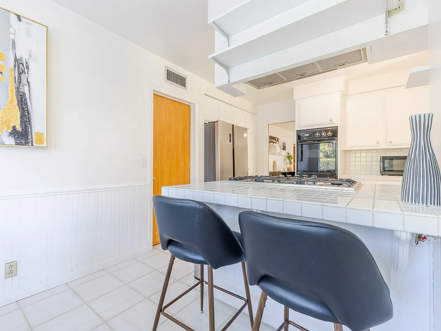 4 bed, 2700 sqft, $9,800 — Photo 4