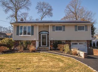 76 Dunwoodie Ave, West Islip, NY 11795