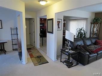 5th image of 10 Rosebury Ct
