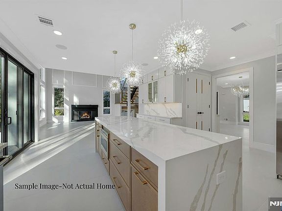 4th image of 308 Haywood Dr