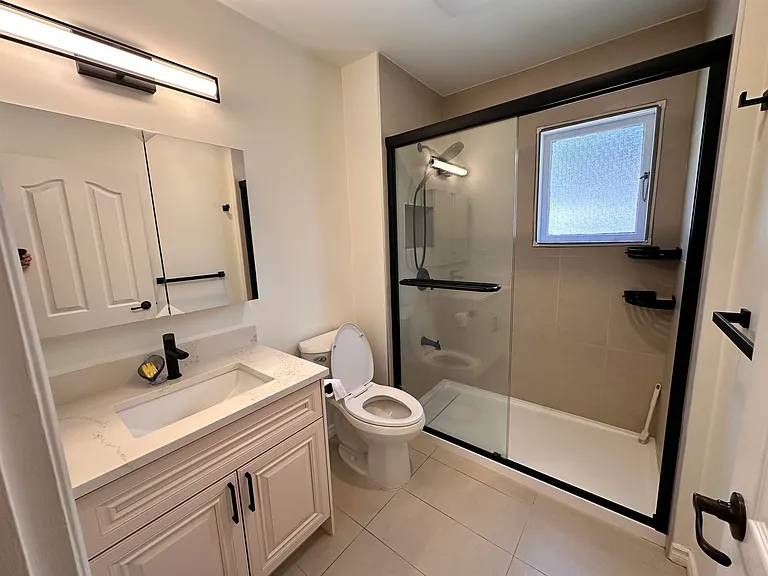 4409 Marine Dr — Photo 13