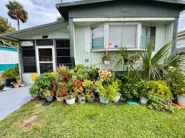 231 Astronaut Ln, Titusville, FL 32780