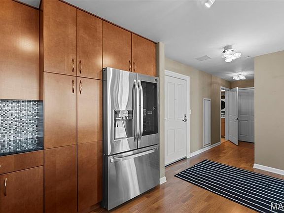 4th image of 4909 Laclede Ave APT 905