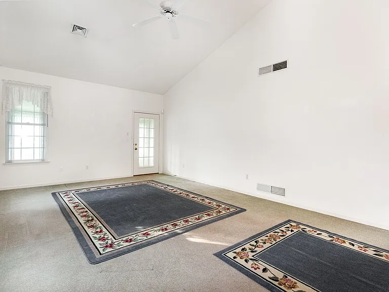 660 Springhouse Ln — Photo 6