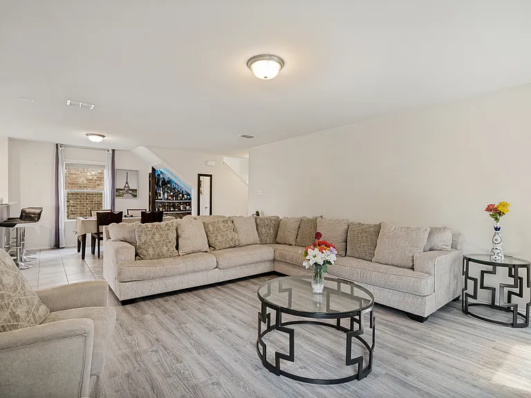 1073 Norias Dr — Photo 7
