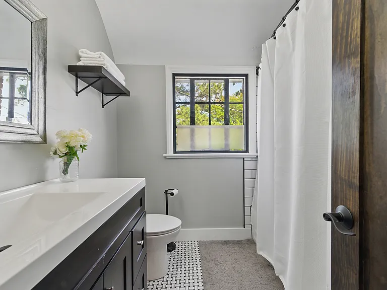 5010 Gosnold Ave — Photo 45