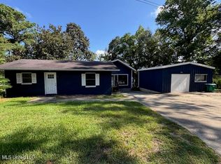 800 Roys Rd, Gautier, MS 39553