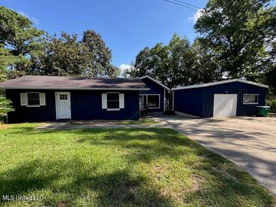 800 Roys Rd, Gautier, MS, 39553
