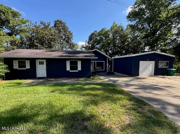 800 Roys Rd, Gautier, MS 39553
