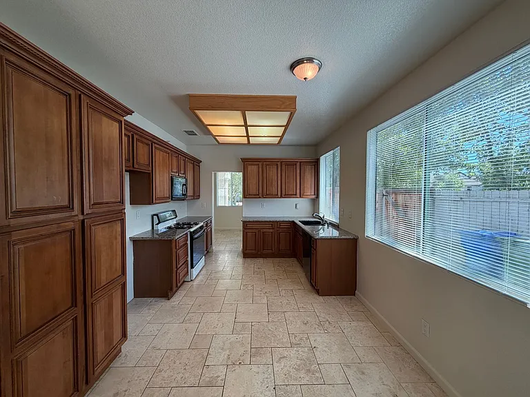 2821 Babson Dr — Photo 12