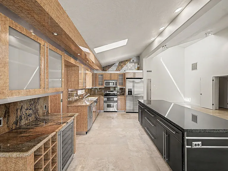 3172 Bel Air Dr — Photo 13