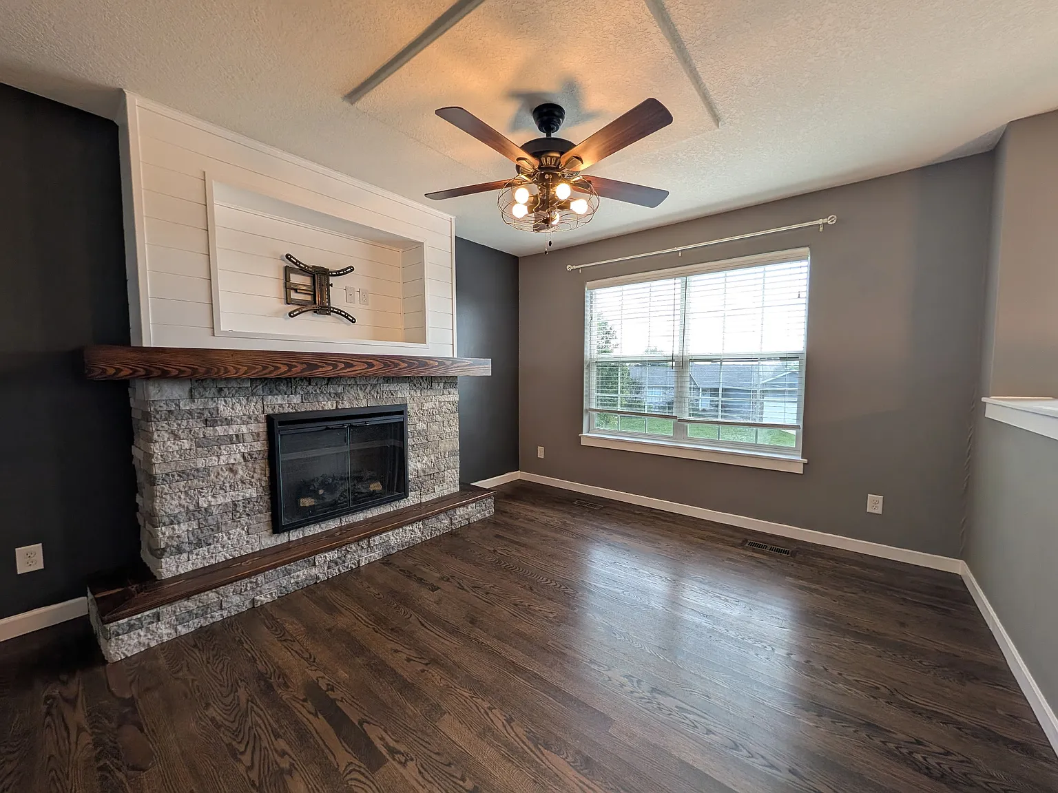 3 bed, 1608 sqft, $2,500 — Photo 4