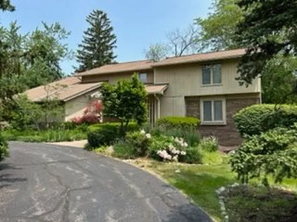 4611 Maura Ln, West Bloomfield, MI 48323