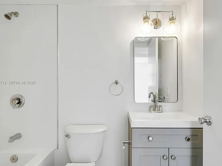 501 SW 1st St #502 — Photo 18