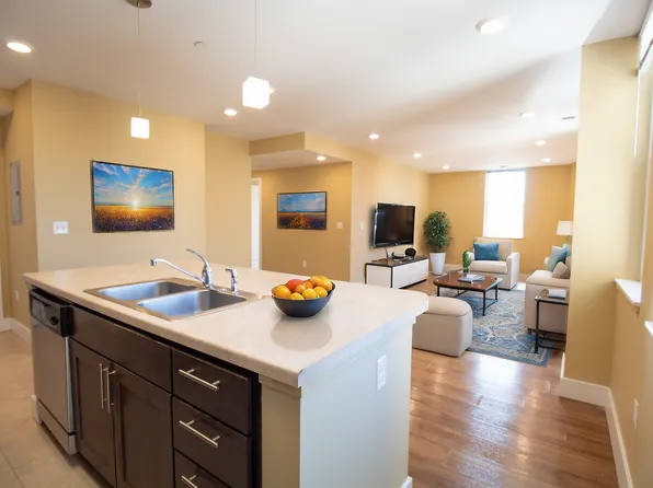 Wellington Square Apartments