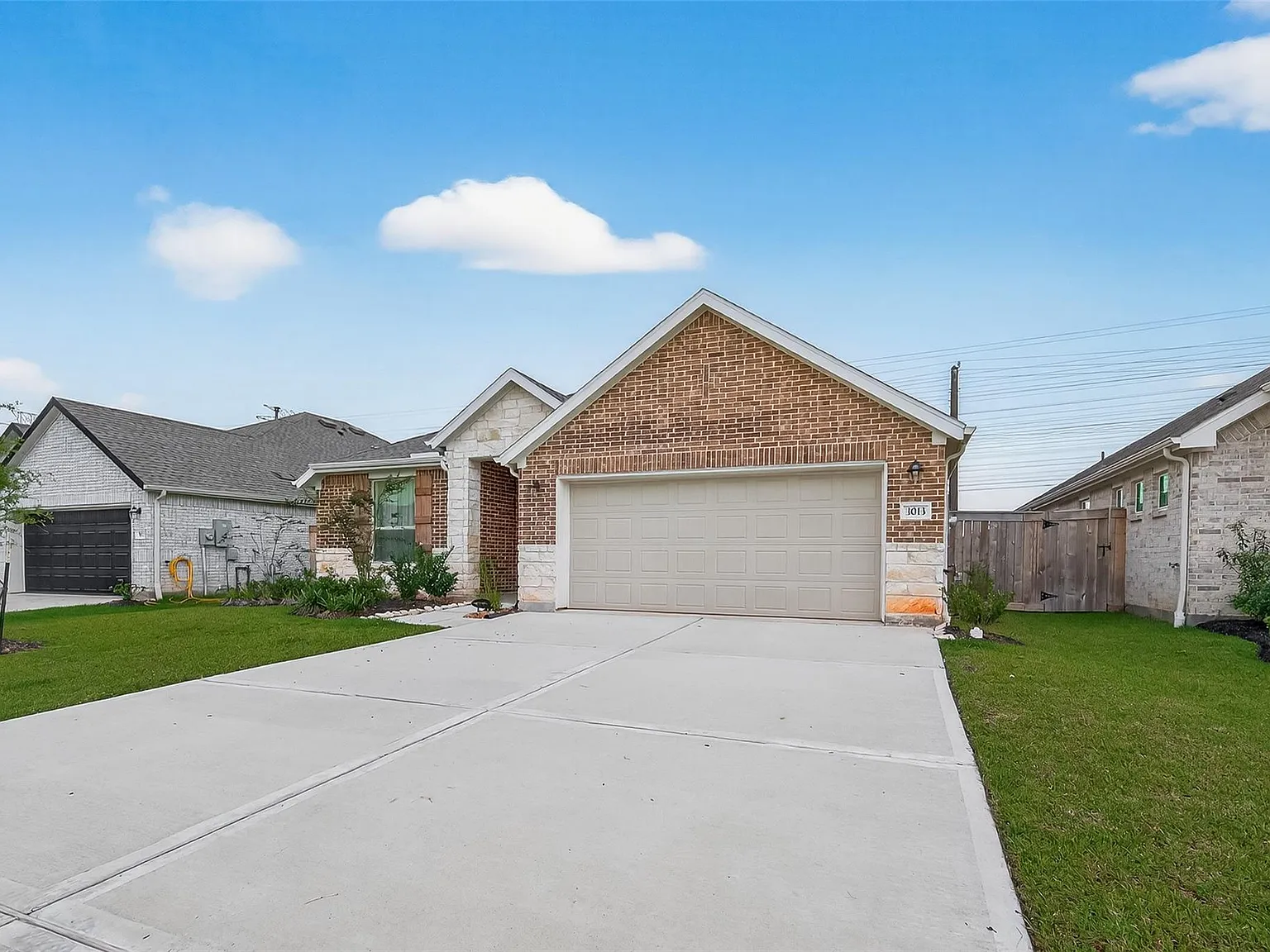 3 bed, 2.0 bath, 1830 sqft, $2,900 — Photo 2