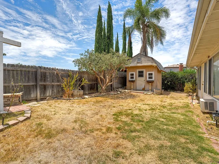 749 Highland St — Photo 28