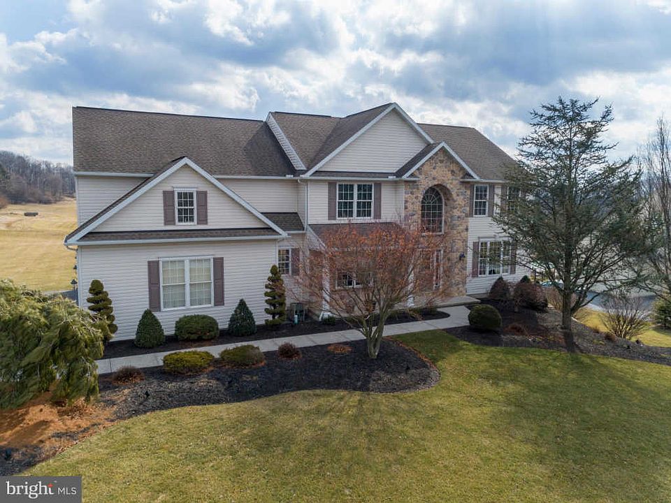 1st image of 6 Saint Andrews Dr