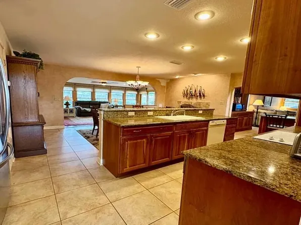 16 Wedgewood Ln NE, Fort Walton Beach, FL 32547