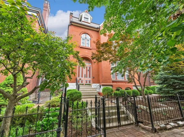 2331 Albion Pl, Saint Louis, MO 63104