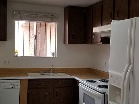 4th image of 3389 Townhouse Dr