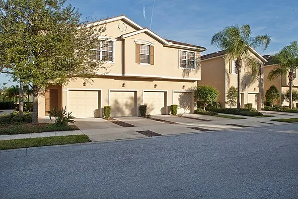 3773 Parkridge Cir #4-105 — Photo 1