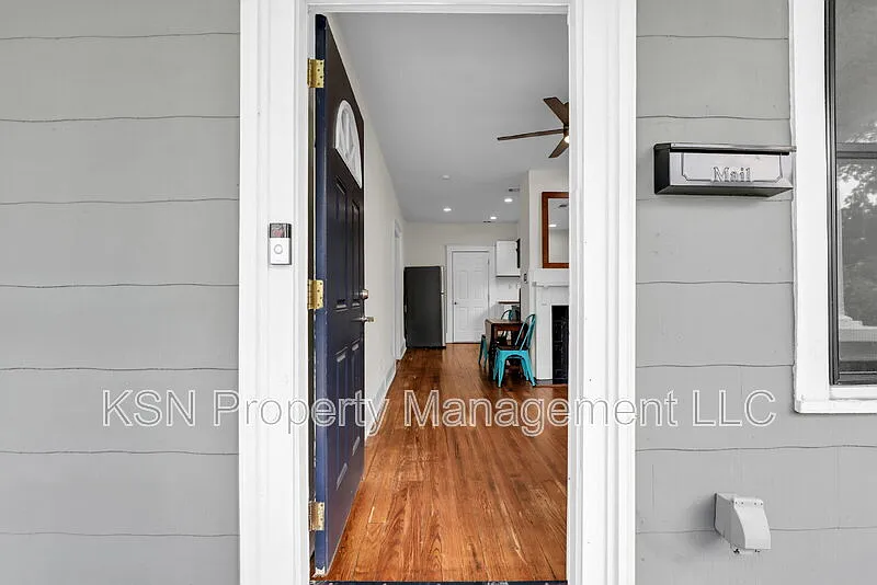 2 bed, 1.0 bath, 720 sqft, $1,800 — Photo 4