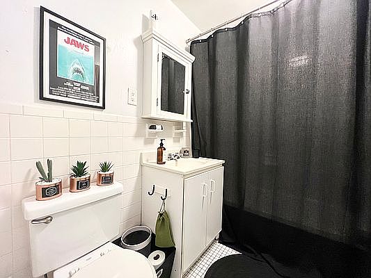 5th image of 308 E 78th St APT 20