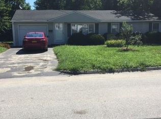 17 1st Ave, Dudley, MA 01571