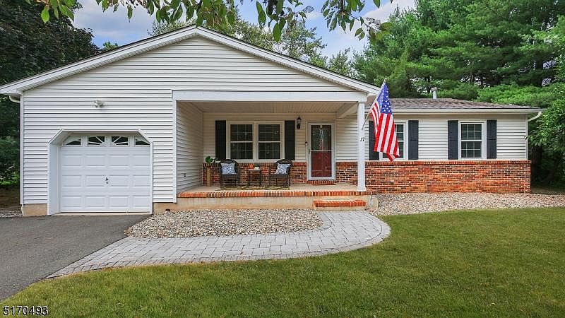 1st image of 17 Coventry Cir