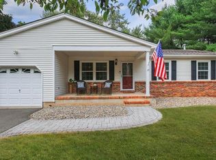 17 Coventry Cir, Flemington, NJ 08822