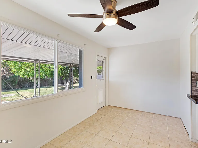 1036 E Geneva Dr — Photo 6