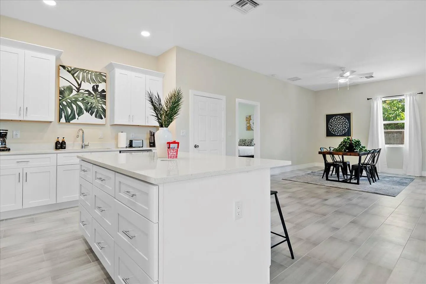 4 bed, 2700 sqft, $1,200 — Photo 4