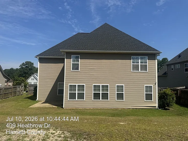 395 Heathrow Dr — Photo 4